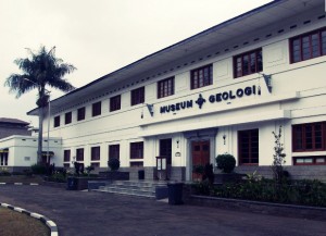 Museum Geologi Indonesia Sumber: donisuryawan.files.wordpress.com