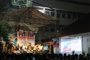 Talkshow ‘Indonesia Tolak Reklamasi’ yang diselenggarakan di UPDM(B) pada Kamis (23/1) kemarin. Tidak hanya talkshow, acara ini juga diramaikan oleh suguhan musik. (Foto: Johan S Danial)