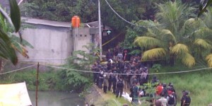Dalam penggerebekan  yang diadakan pada (31/12) tersebut lima terduga teroris tewas setelah melakukan perlawanan selama 10 jam  (sumber : kompas)