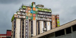 Tumpukan Kontainer yang dikembangkan menjadi apartemen bagi mahasiswa di Johannesburg, Afrika Selatan. (Sumber: kompas.com)