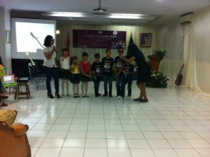 Suasana perayaan Paskah yang diadakan oleh KMK di Lab Humas, Sabtu (10/5). (Foto: Dokumentasi KMK)